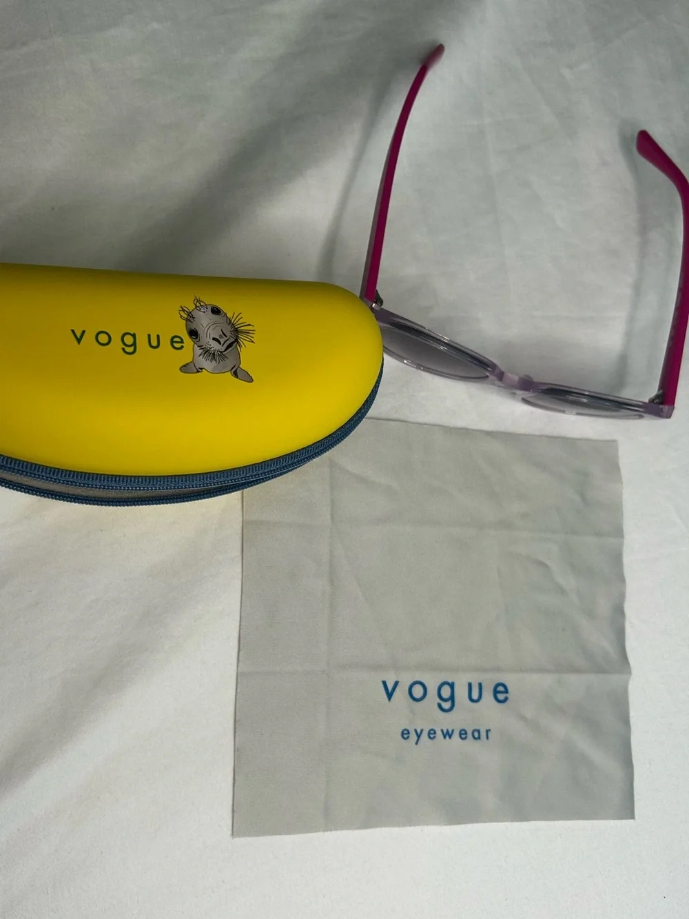 Vogue playful round
